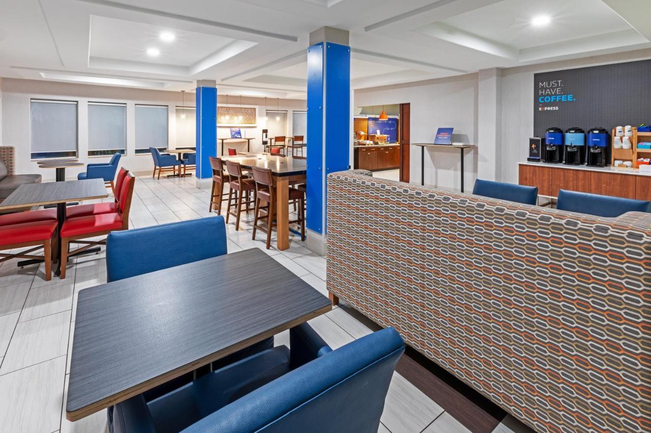 Holiday Inn Express & Suites Lafayette South By Ihg Exterior photo