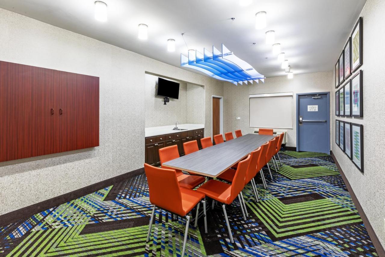 Holiday Inn Express & Suites Lafayette South By Ihg Exterior photo