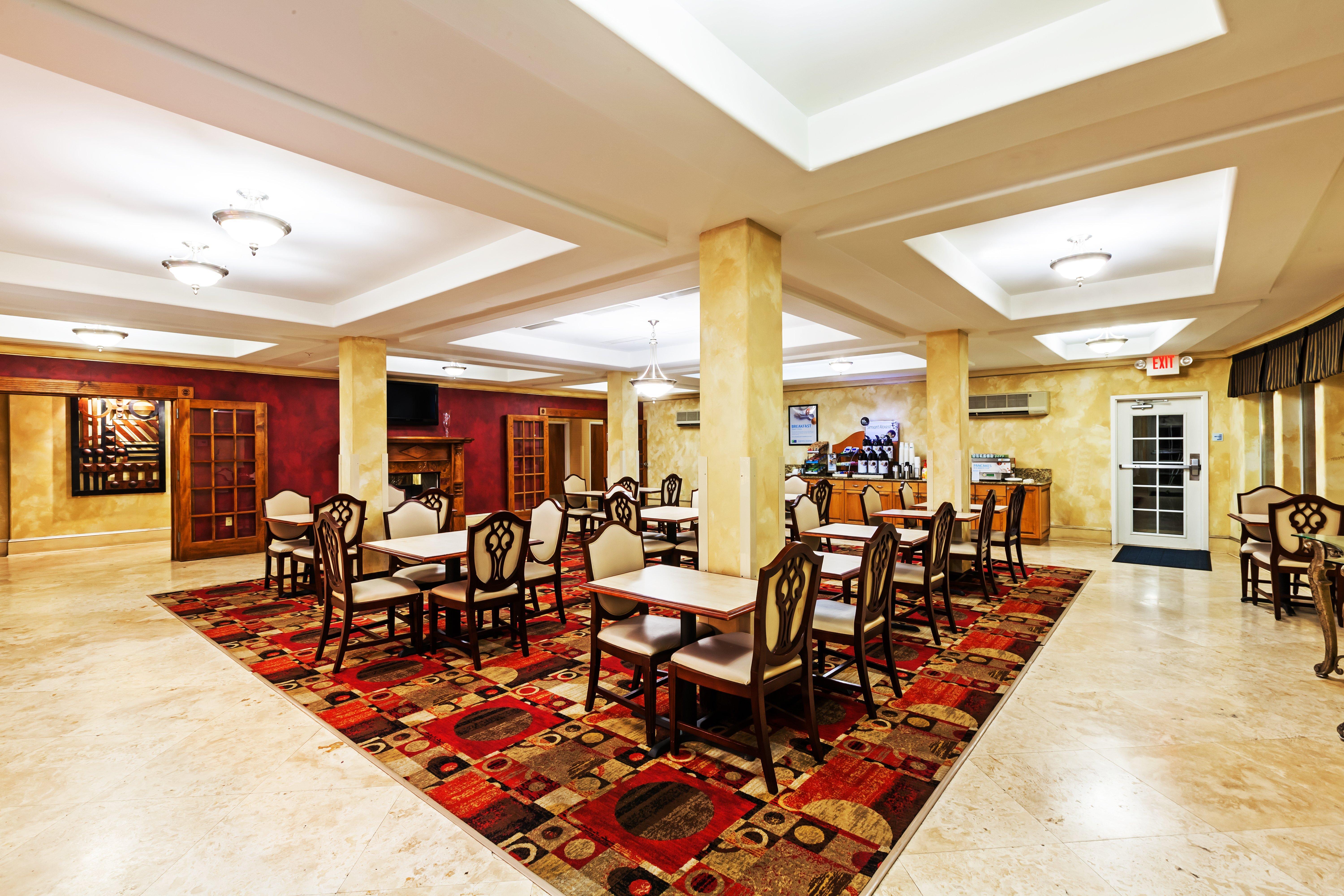 Holiday Inn Express & Suites Lafayette South By Ihg Exterior photo
