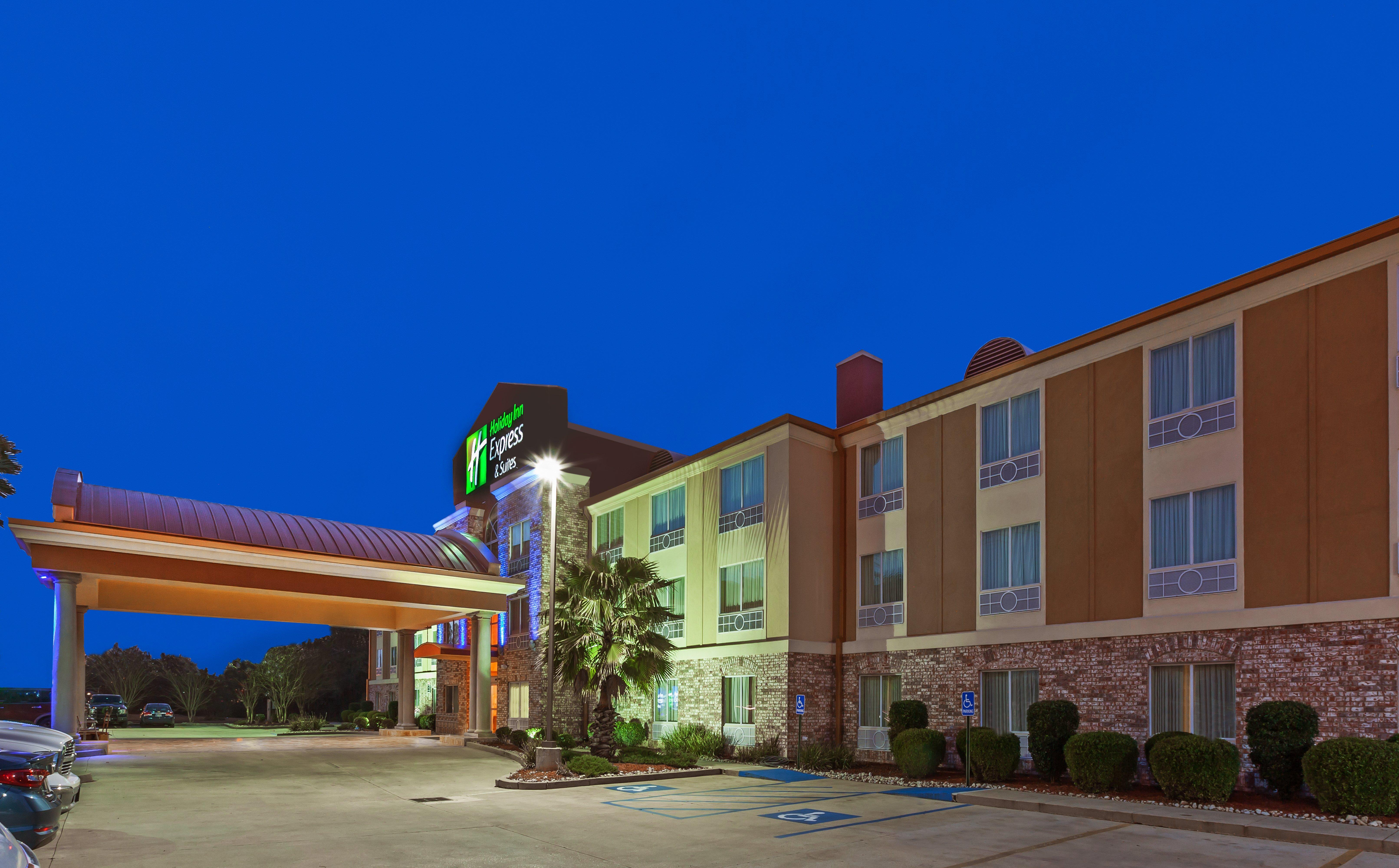Holiday Inn Express & Suites Lafayette South By Ihg Exterior photo