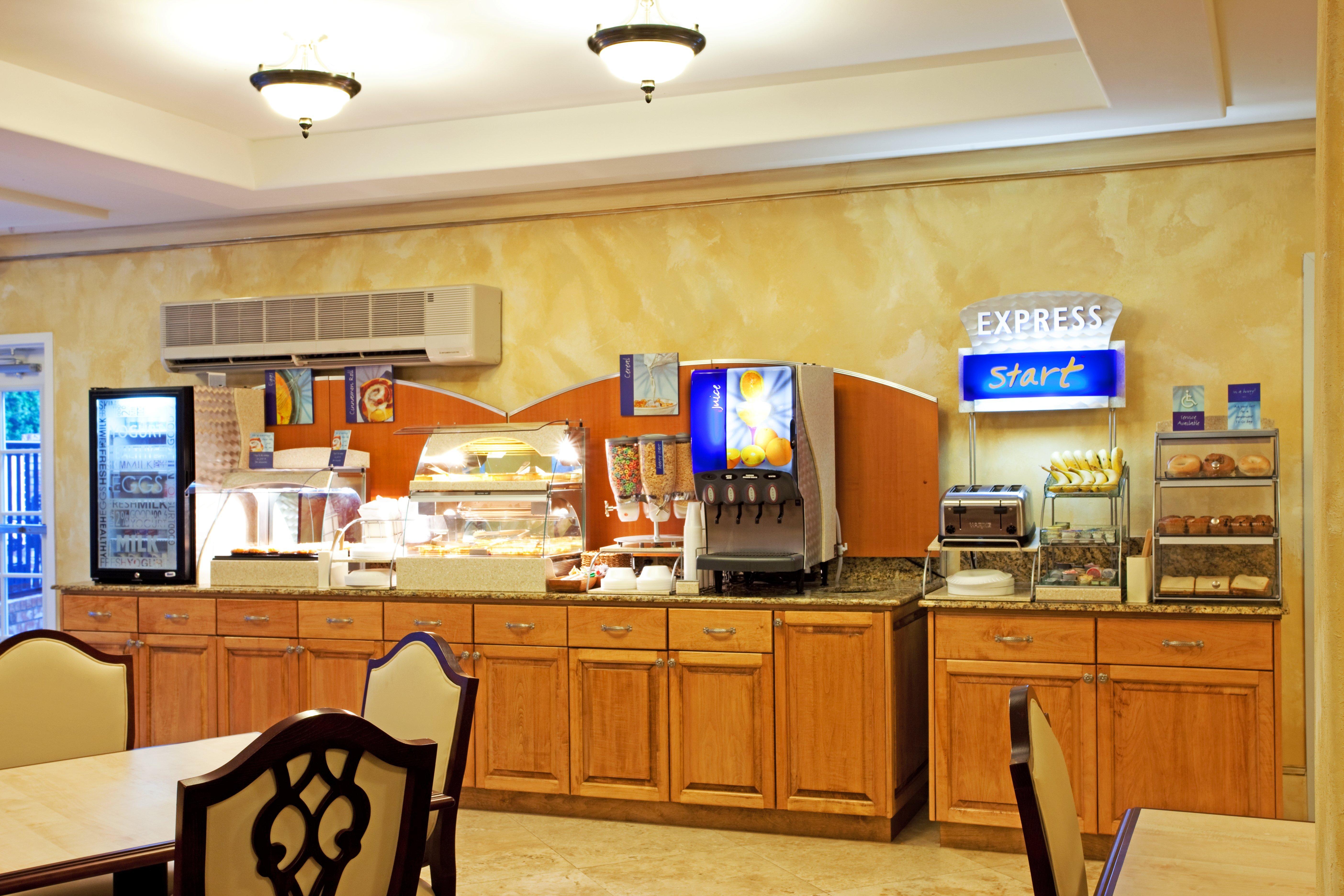 Holiday Inn Express & Suites Lafayette South By Ihg Exterior photo