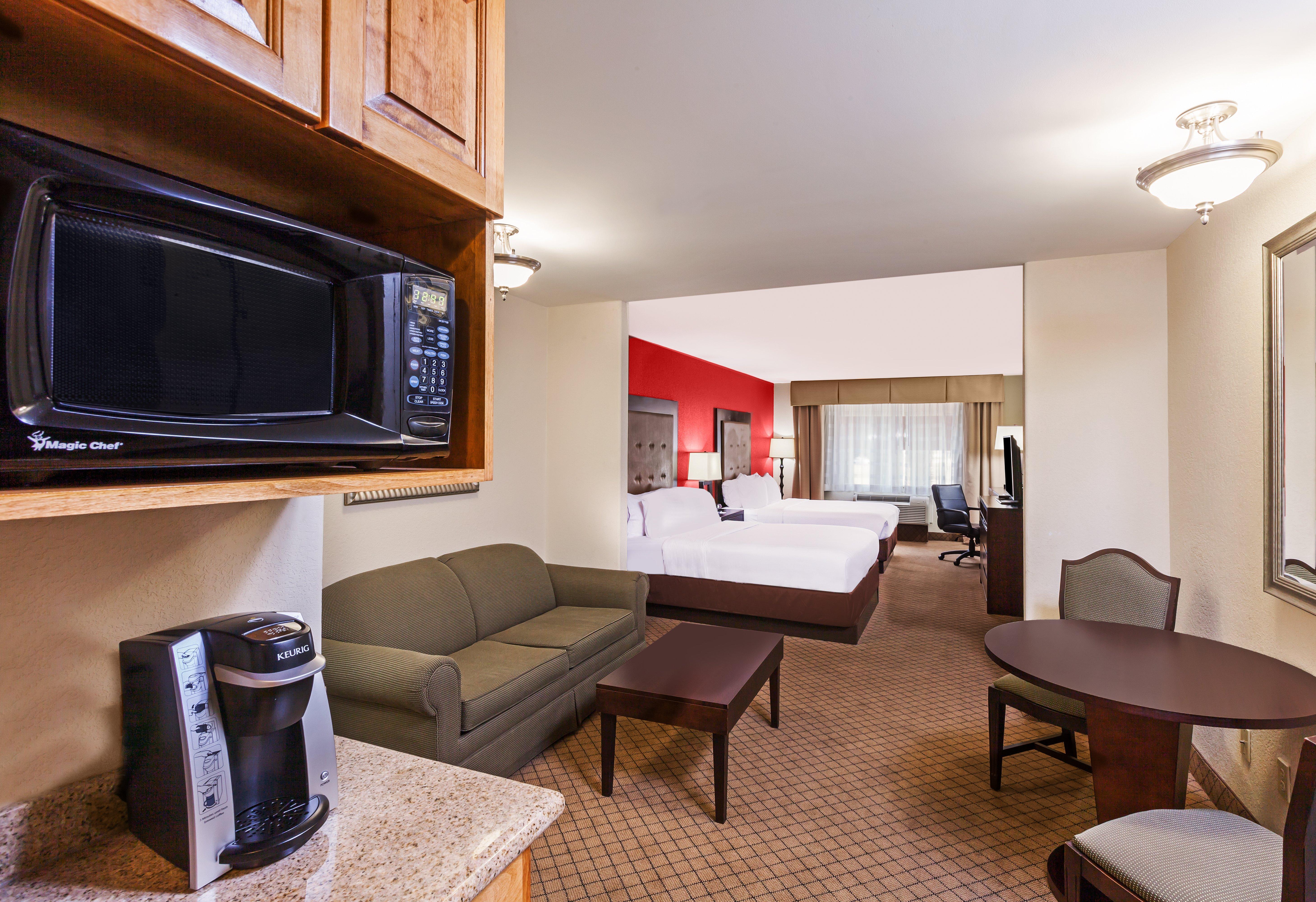 Holiday Inn Express & Suites Lafayette South By Ihg Exterior photo