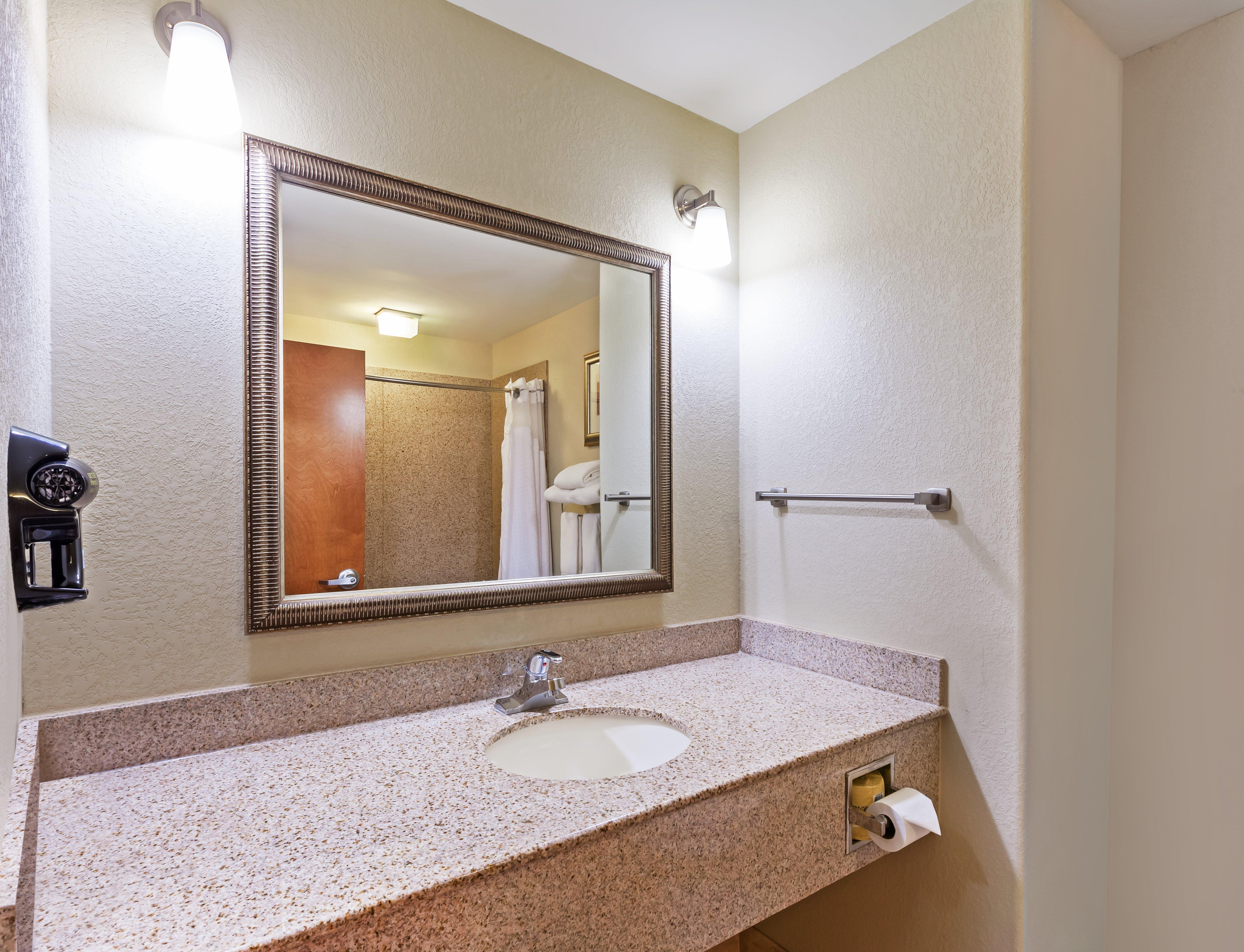 Holiday Inn Express & Suites Lafayette South By Ihg Exterior photo