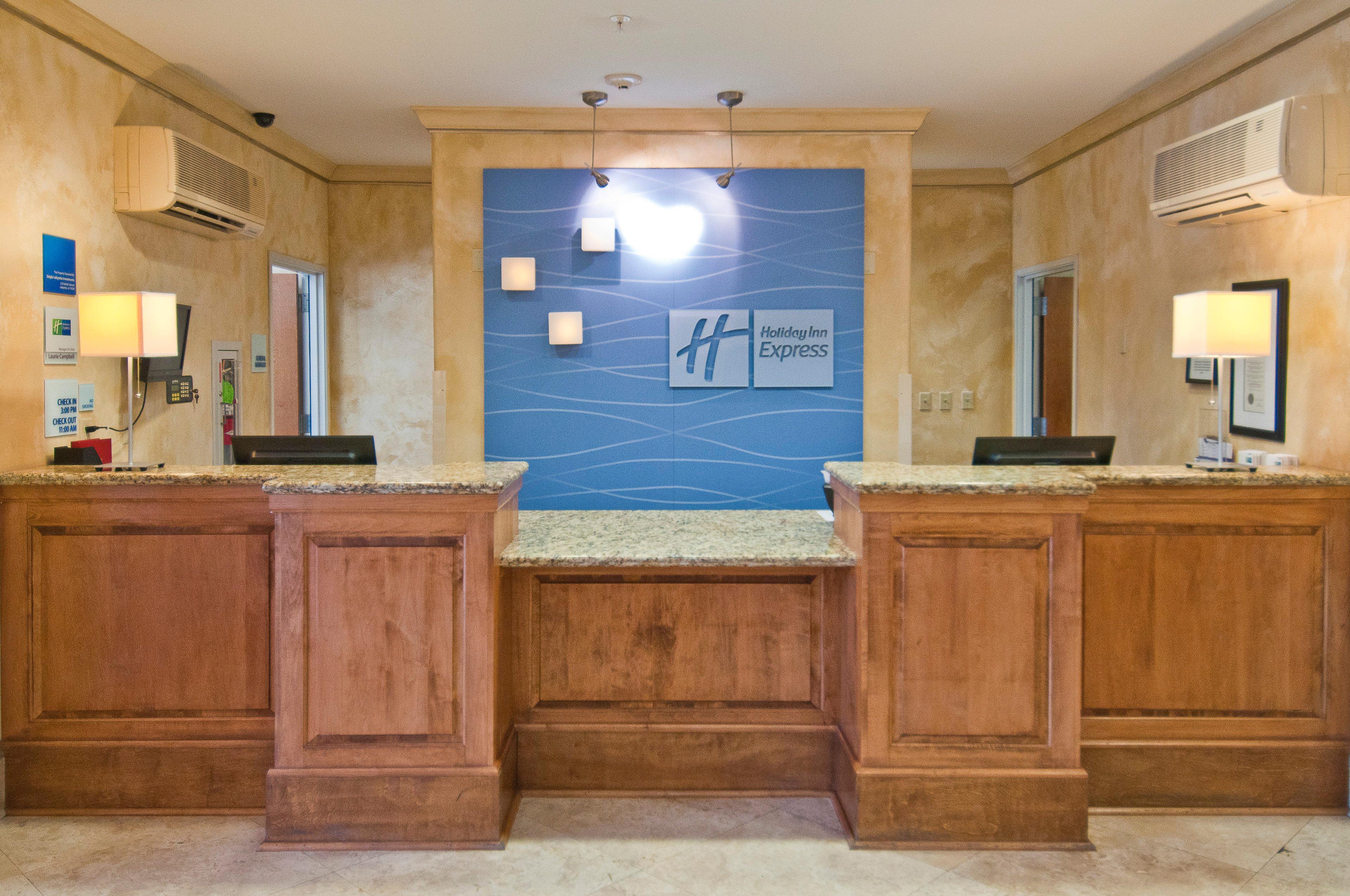 Holiday Inn Express & Suites Lafayette South By Ihg Exterior photo