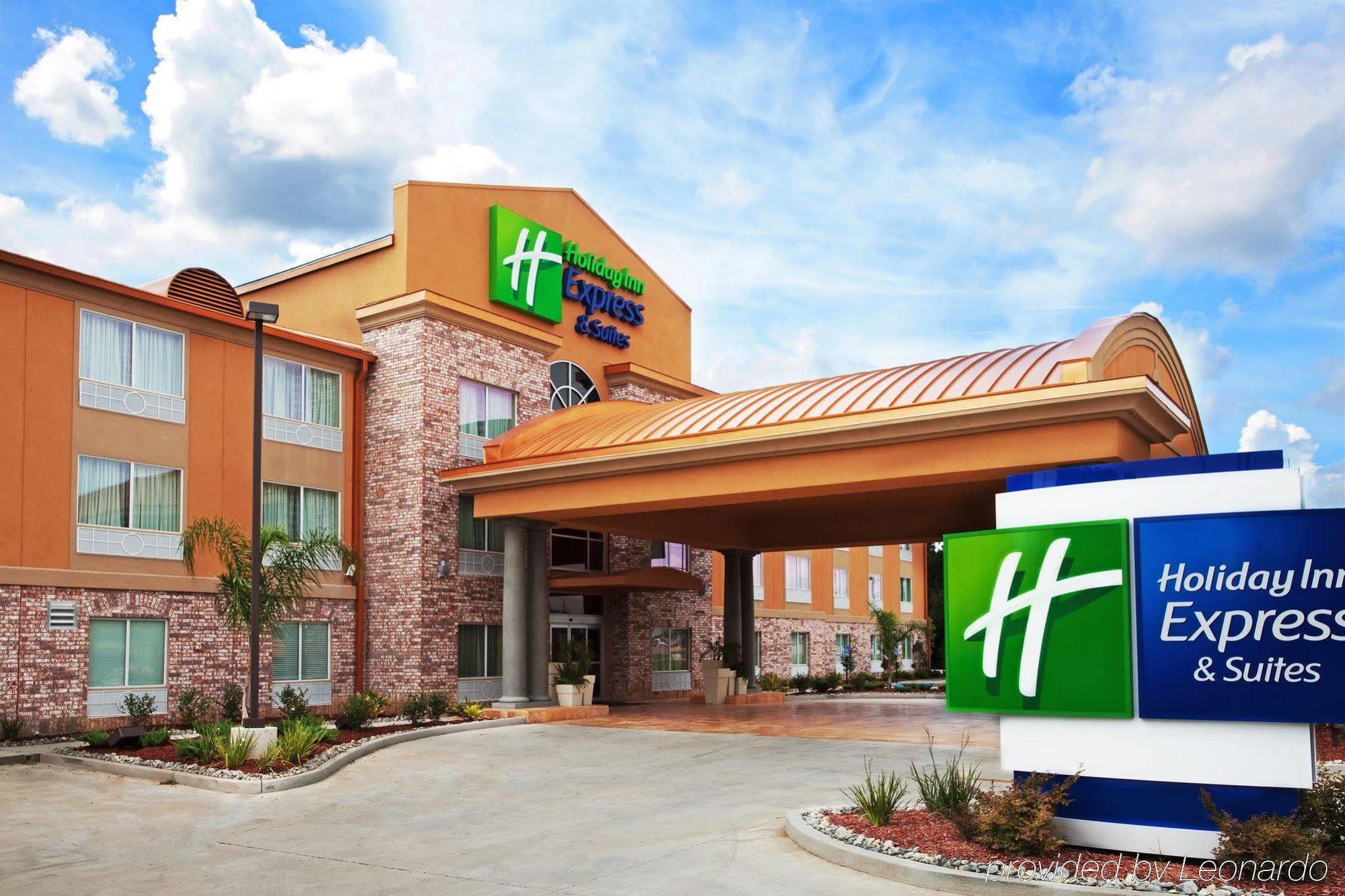 Holiday Inn Express & Suites Lafayette South By Ihg Exterior photo