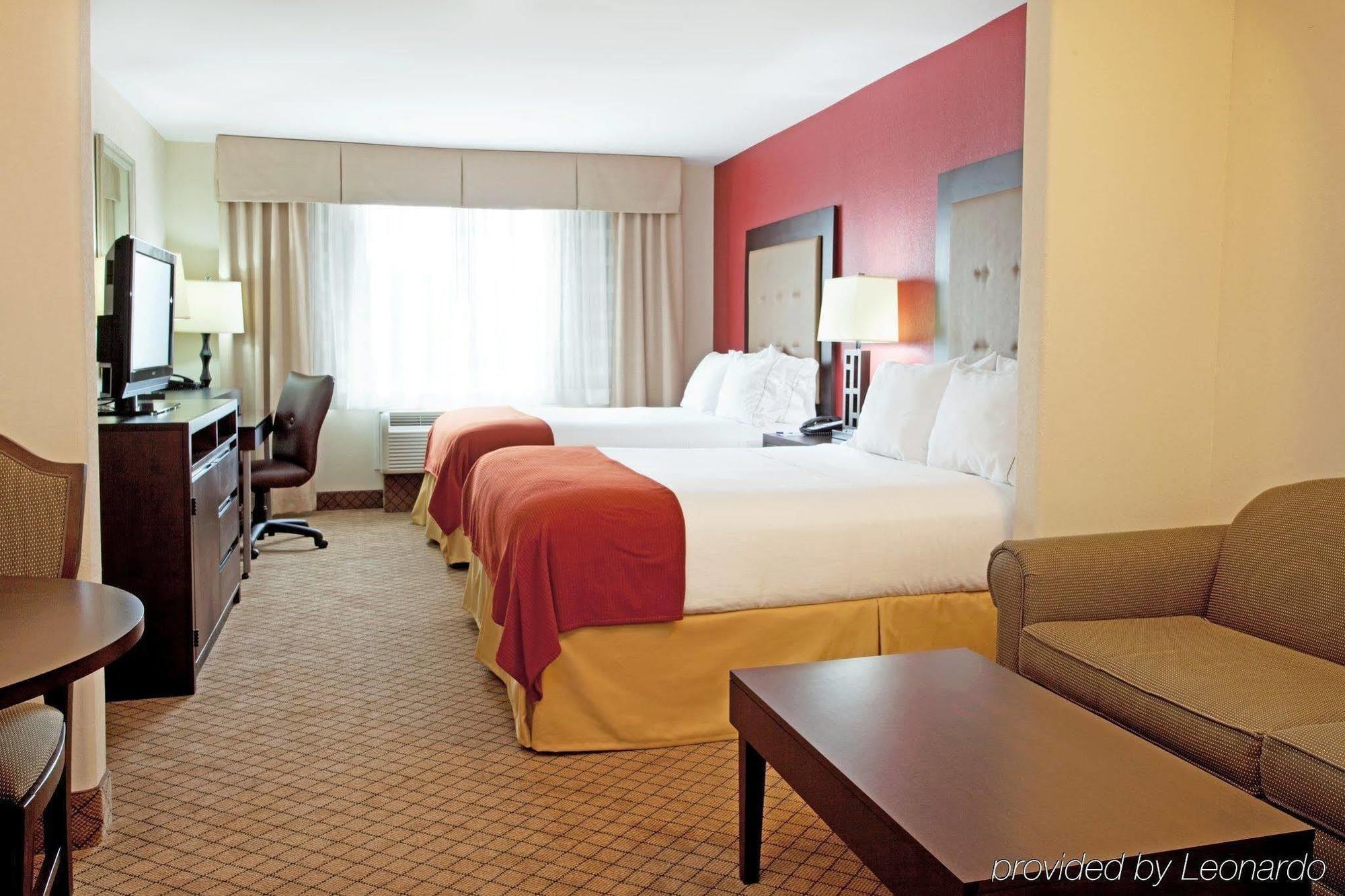 Holiday Inn Express & Suites Lafayette South By Ihg Room photo